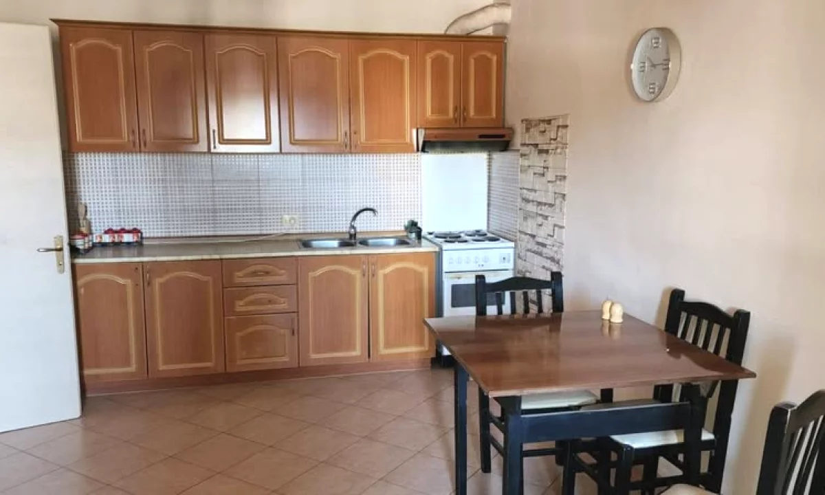Shtepi me qera Apartament ne Tirane, 1+1, Mobilimi E mobiluar, Pagesa 40,000  Leke.