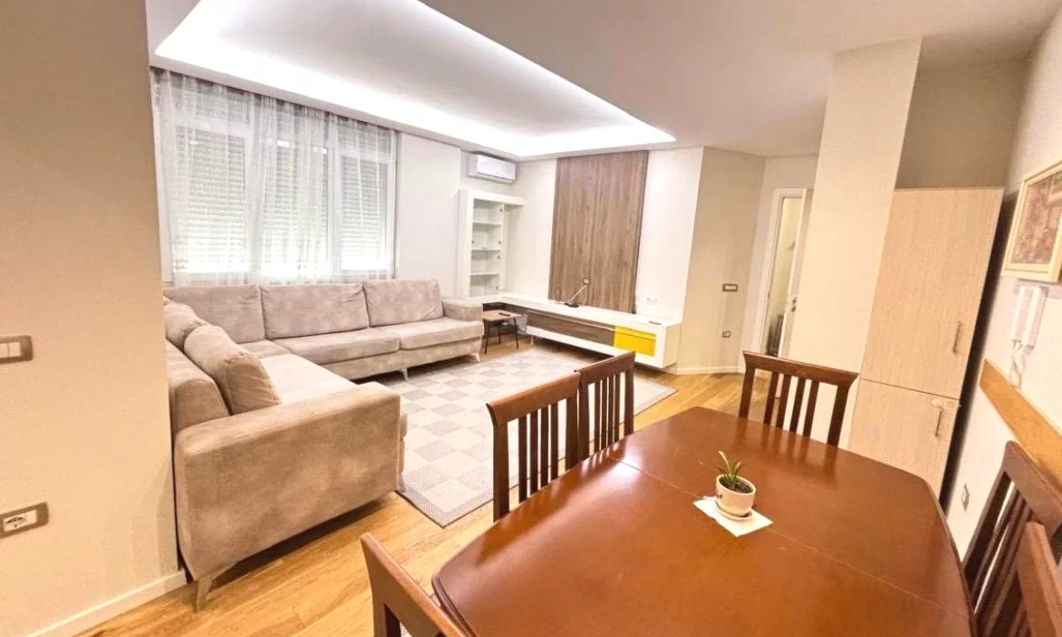 Shtepi me qera Apartament ne Tirane, 3+1, Mobilimi E mobiluar, Pagesa 85,000  Leke.