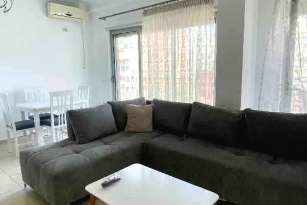 Shtepi me qera Apartament ne Tirane, 1+1, Mobilimi E mobiluar, Pagesa 800  Euro.