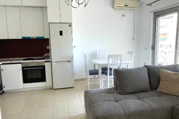 Shtepi me qera Apartament ne Tirane, 1+1, Mobilimi E mobiluar, Pagesa 800  Euro.