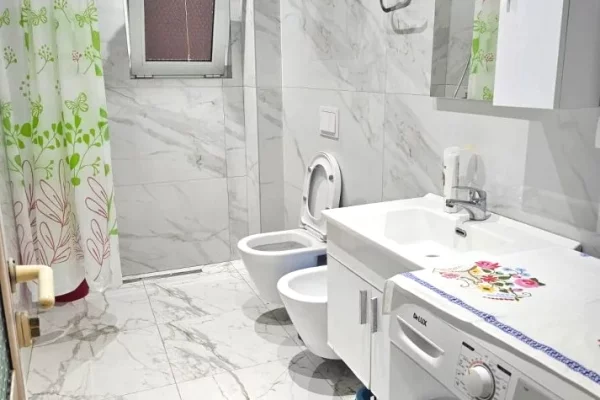 Shtepi me qera Apartament ne Tirane, 2+1, Mobilimi E mobiluar, Pagesa 60,000  Leke.