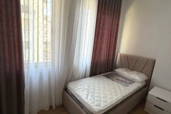Shtepi me qera Apartament ne Tirane, 2+1, Mobilimi E mobiluar, Pagesa 600  Euro.