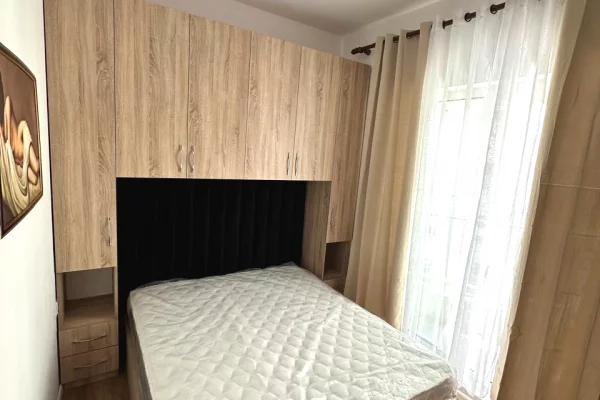 Shtepi me qera Apartament ne Tirane, 1+1, Mobilimi E mobiluar, Pagesa 450  Euro.