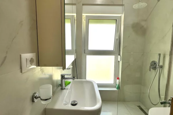 Shtepi me qera Apartament ne Tirane, 1+1, Mobilimi E mobiluar, Pagesa 450  Euro.