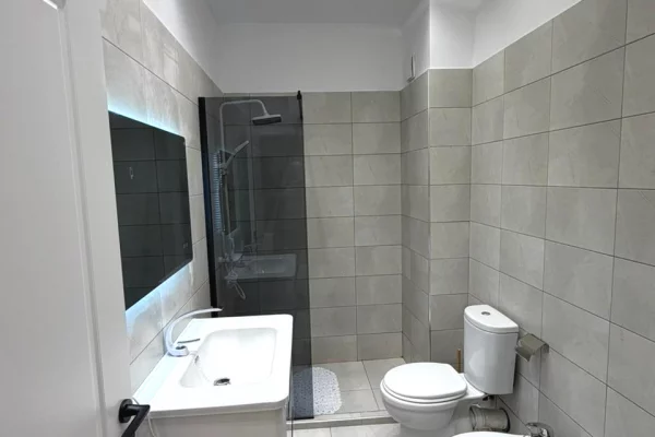 Shtepi ne shitje Apartament ne Tirane, 2+1, Mobilimi E mobiluar, Pagesa 21,500,000  Leke.
