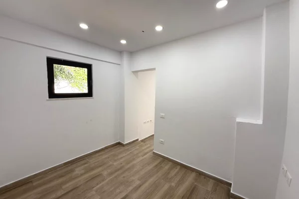 Ambient biznesi tek Tregu Elektrik/ 80,000 leke