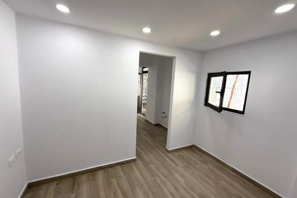 Ambient biznesi tek Tregu Elektrik/ 80,000 leke