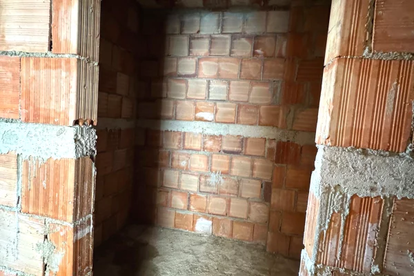 Shtepi ne shitje Apartament ne Tirane, 3+1, Mobilimi Bosh, pa mobiluar, Pagesa 134,679  Euro.