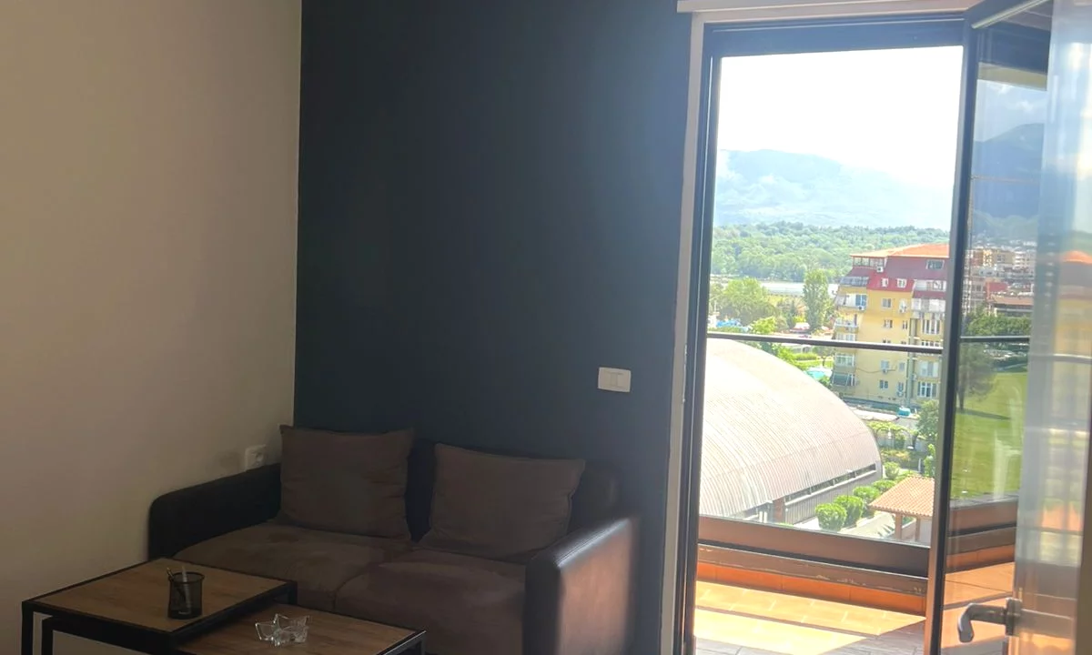 Ambient me qera per Zyra te Komuna Parisit/ 1,100 Euro