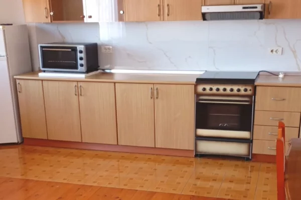 Shtepi me qera Apartament ne Tirane, 2+1, Mobilimi E mobiluar, Pagesa 45,000  Leke.
