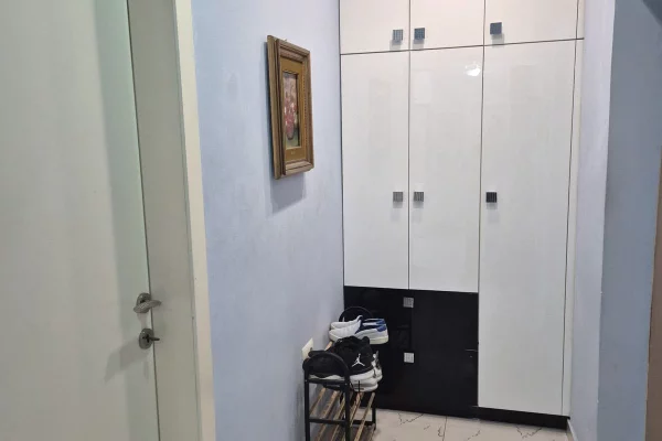 Shtepi me qera Apartament ne Tirane, 2+1, Mobilimi E mobiluar, Pagesa 65,000  Leke.