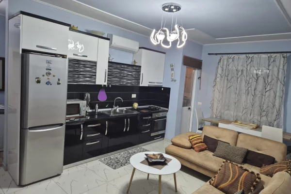Shtepi me qera 2+1 ne Tirane - 65,000 Leke