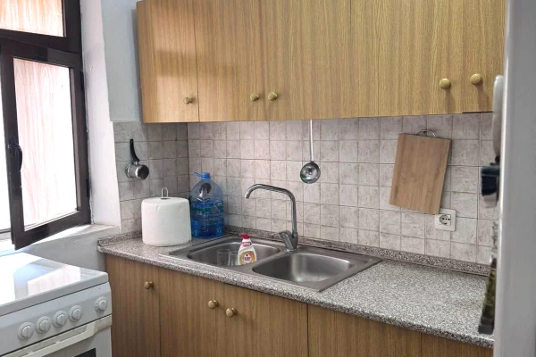 Shtepi me qera Apartament ne Tirane, 1+1, Mobilimi E mobiluar, Pagesa 40,000  Leke.