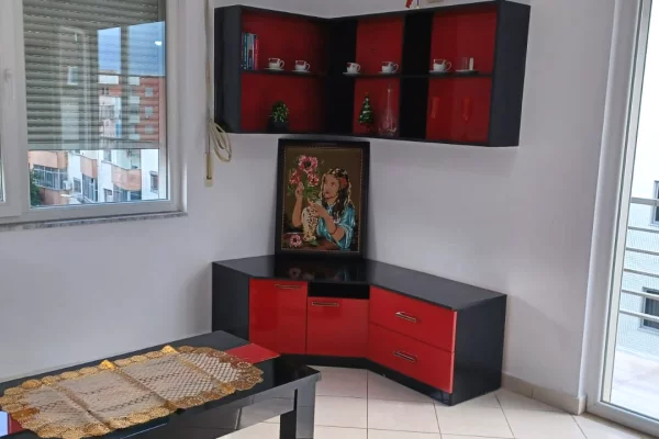 Shtepi me qera 2+1 ne Tirane - 40,000 Leke