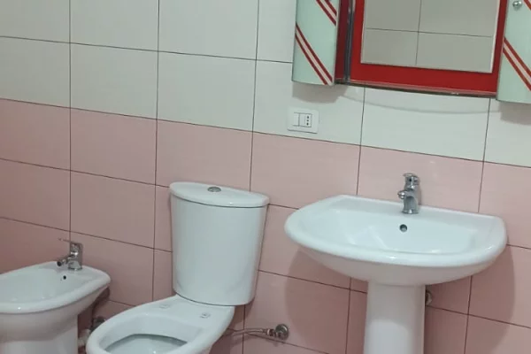 Shtepi me qera Apartament ne Tirane, 2+1, Mobilimi E mobiluar, Pagesa 40,000  Leke.