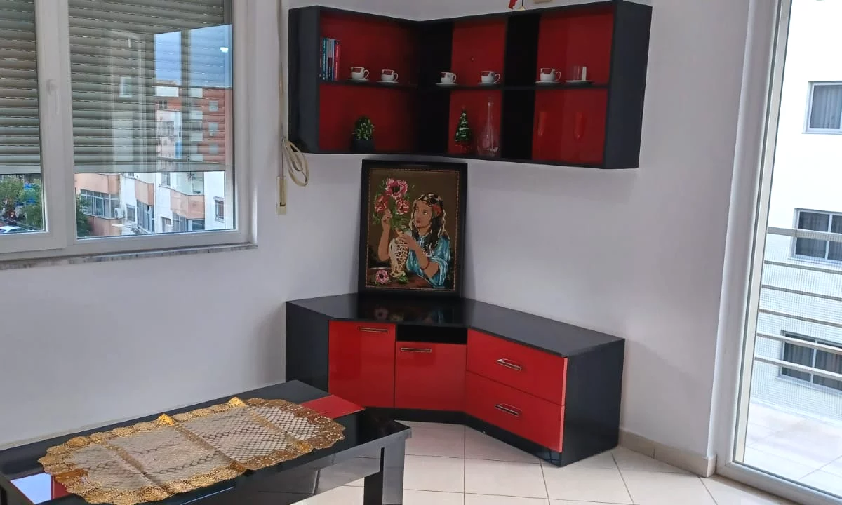 Shtepi me qera Apartament ne Tirane, 2+1, Mobilimi E mobiluar, Pagesa 40,000  Leke.
