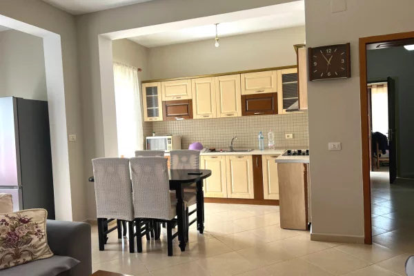 Shtepi me qera 1+1 ne Tirane - 53,000 Leke