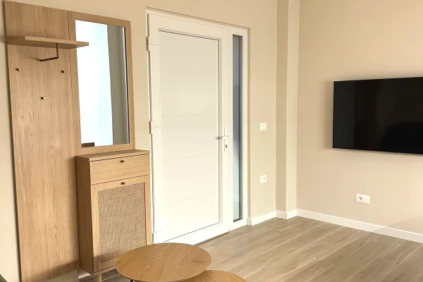Shtepi me qera Shtepi Private ne Tirane, 1+1, Mobilimi E mobiluar, Pagesa 45,000  Leke.