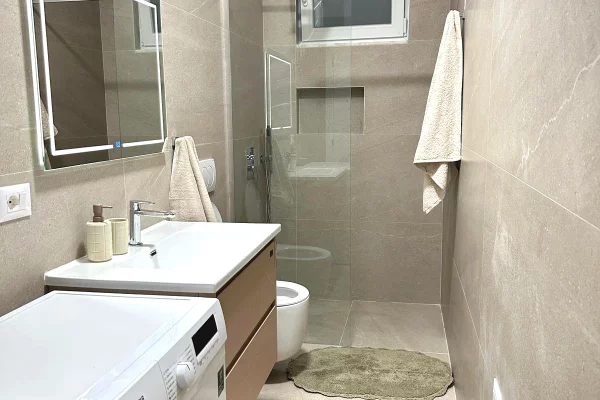 Shtepi me qera Shtepi Private ne Tirane, 1+1, Mobilimi E mobiluar, Pagesa 45,000  Leke.