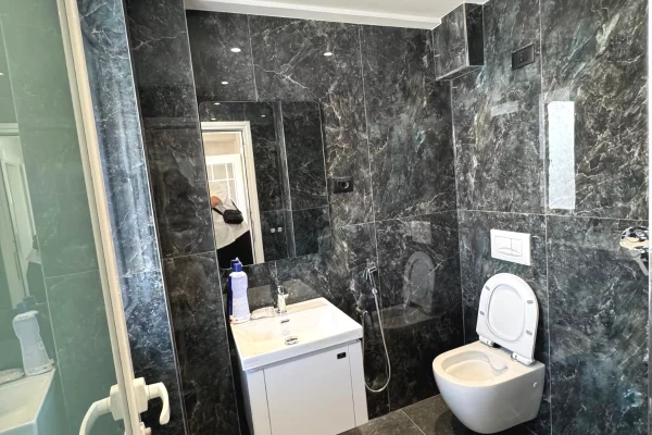 Shtepi me qera Apartament ne Tirane, 2+1, Mobilimi E mobiluar, Pagesa 600  Euro.