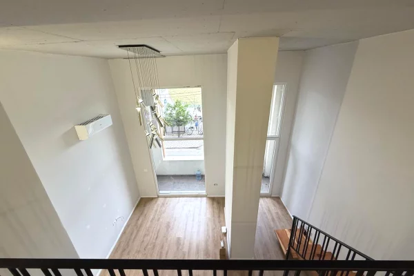Shtepi me qera Apartament ne Tirane, Garsoniere, Mobilimi Bosh, pa mobiluar, Pagesa 450  Euro.