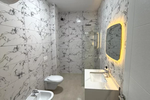 Shtepi ne shitje Apartament ne Durres, 1+1, Mobilimi Bosh, pa mobiluar, Pagesa 95,000  Euro.