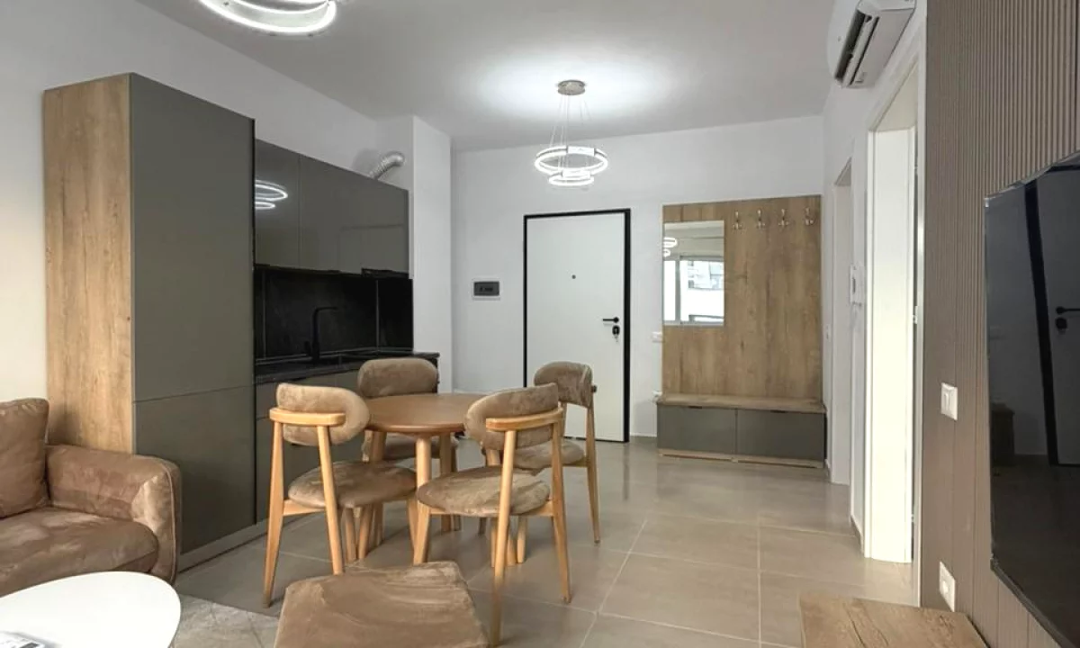 Shtepi ne shitje Apartament ne Durres, 1+1, Mobilimi Bosh, pa mobiluar, Pagesa 95,000  Euro.