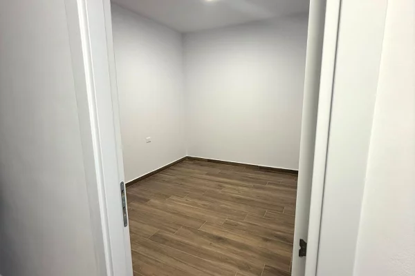 Apartament per zyra me qera tek Faramcia 10