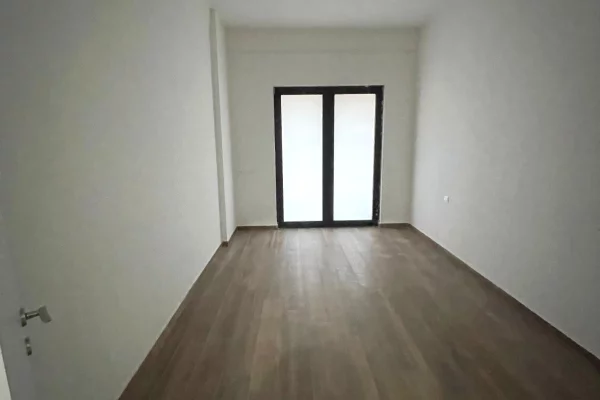 Apartament per zyra me qera tek Faramcia 10
