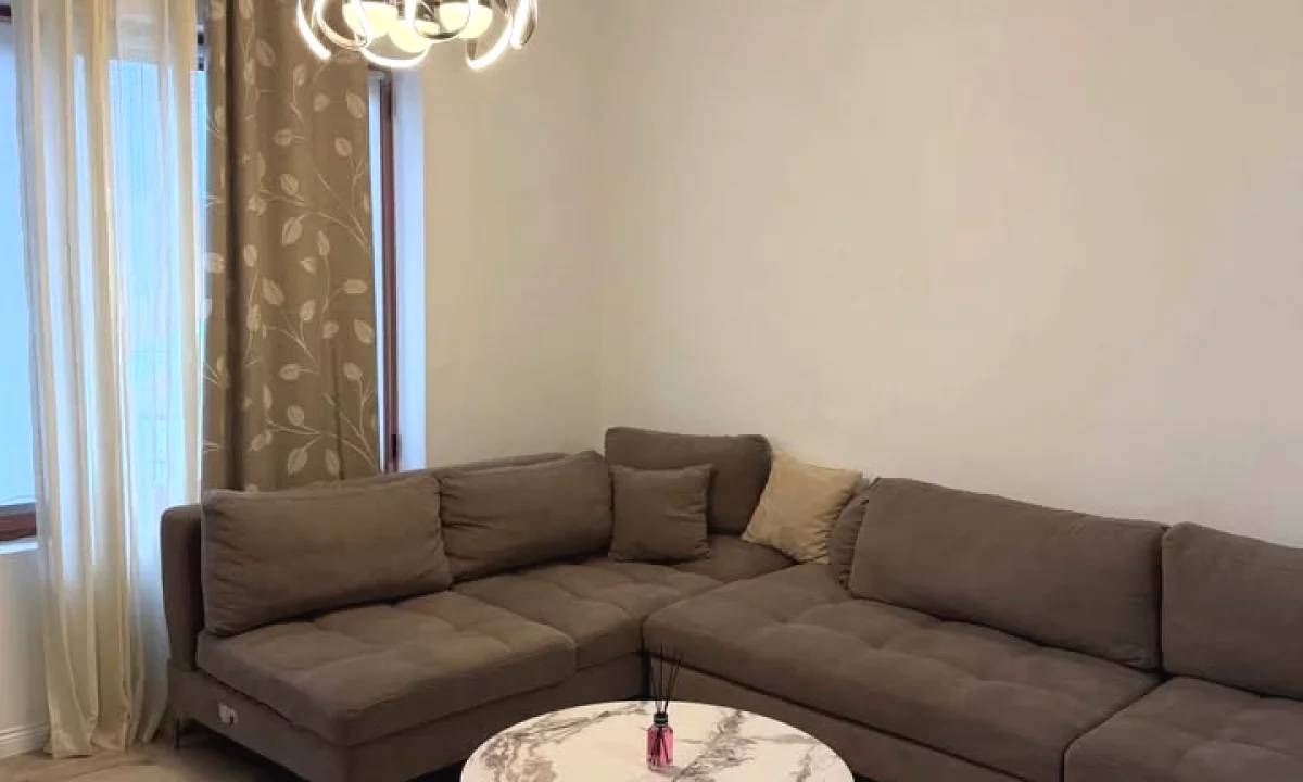 Shtepi me qera Apartament ne Tirane, 2+1, Mobilimi E mobiluar, Pagesa 63,000  Leke.