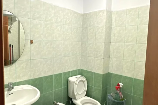 Shtepi me qera Apartament ne Tirane, 2+1, Mobilimi E mobiluar, Pagesa 40,000  Leke.