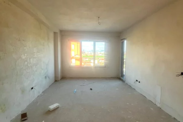 Shtepi ne shitje Apartament ne Tirane, 1+1, Mobilimi Bosh, pa mobiluar, Pagesa 83,930  Euro.