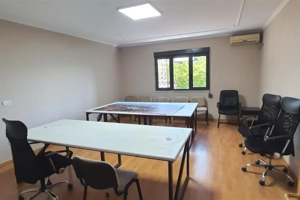 Ambient biznesi me qera 1+1 ne Tirane - 1,300 Euro