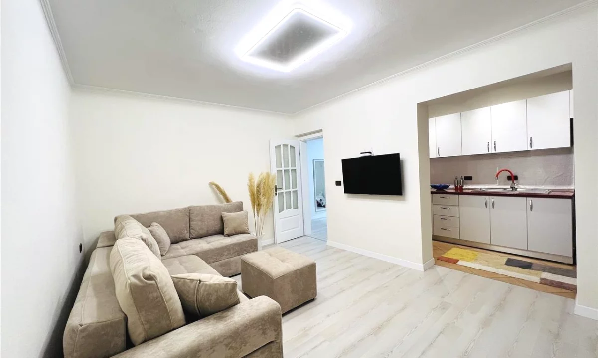 Shtepi ne shitje Apartament ne Tirane, 1+1, Mobilimi Bosh, pa mobiluar, Pagesa 210,000  Euro.