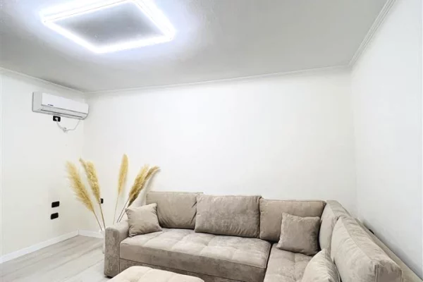 Shtepi ne shitje Apartament ne Tirane, 1+1, Mobilimi Bosh, pa mobiluar, Pagesa 210,000  Euro.