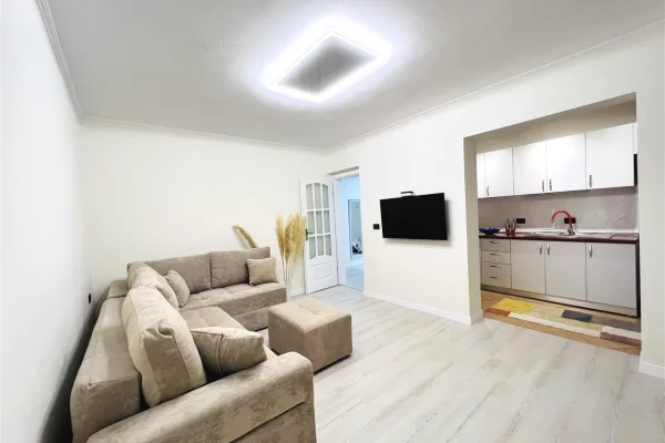 Shtepi ne shitje Apartament ne Tirane, 1+1, Mobilimi Bosh, pa mobiluar, Pagesa 210,000  Euro.