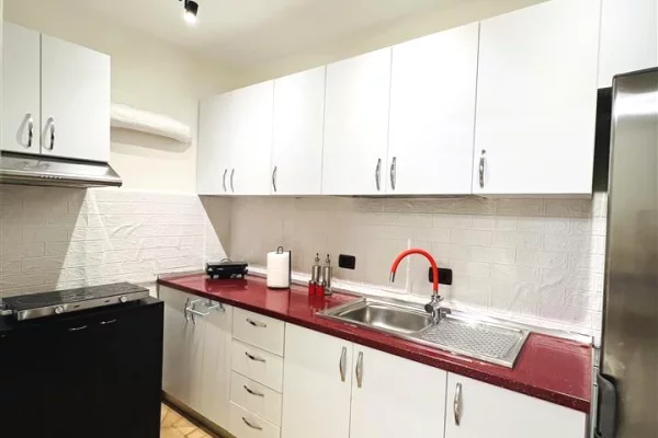 Shtepi ne shitje Apartament ne Tirane, 1+1, Mobilimi Bosh, pa mobiluar, Pagesa 210,000  Euro.