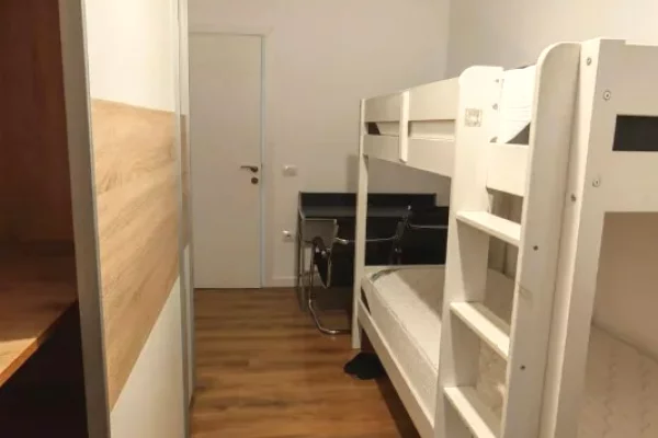 Shtepi me qera Apartament ne Tirane, 2+1, Mobilimi E mobiluar, Pagesa 950  Euro.