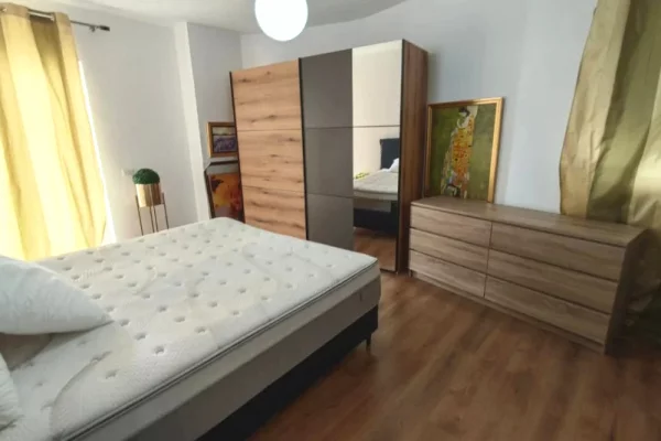 Shtepi me qera Apartament ne Tirane, 2+1, Mobilimi E mobiluar, Pagesa 950  Euro.