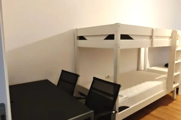 Shtepi me qera Apartament ne Tirane, 2+1, Mobilimi E mobiluar, Pagesa 950  Euro.