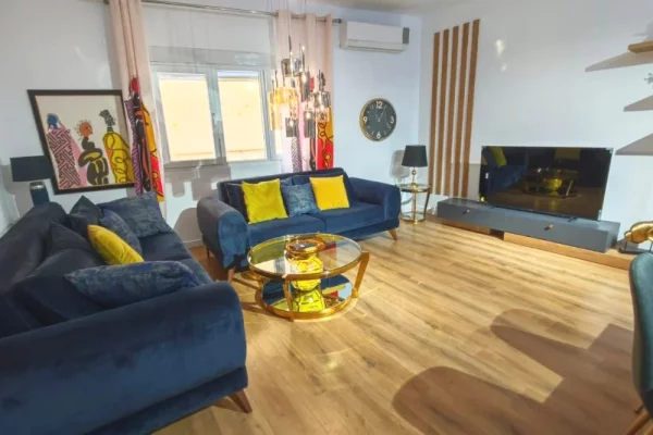 Shtepi me qera Apartament ne Tirane, 2+1, Mobilimi E mobiluar, Pagesa 950  Euro.