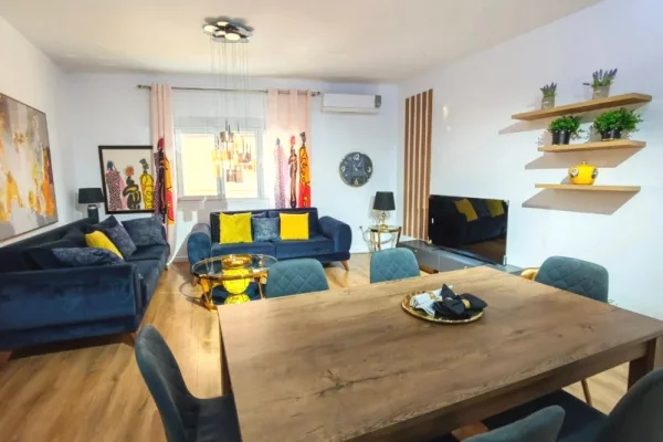 Apartament me qera 2+1+2 me qera tek Komuna e Parisit/ 950€