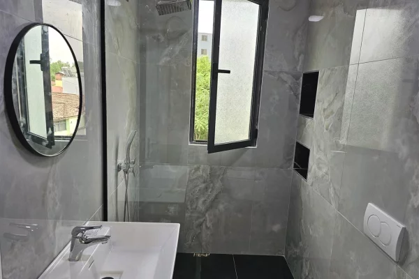 Shtepi me qera Apartament ne Tirane, 2+1, Mobilimi E mobiluar, Pagesa 55,000  Leke.