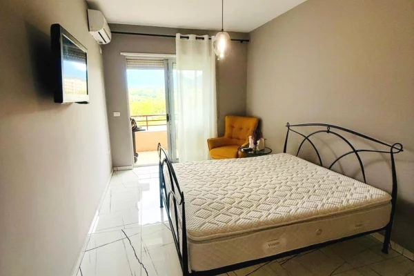 Shtepi me qera Apartament ne Tirane, 2+1, Mobilimi E mobiluar, Pagesa 1,200  Euro.