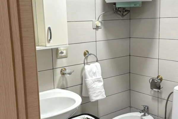 Shtepi me qera Apartament ne Tirane, 2+1, Mobilimi E mobiluar, Pagesa 60,000  Leke.