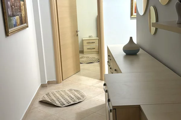 Shtepi me qera Apartament ne Tirane, 2+1, Mobilimi E mobiluar, Pagesa 60,000  Leke.