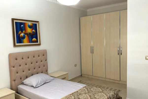 Shtepi me qera Apartament ne Tirane, 2+1, Mobilimi E mobiluar, Pagesa 60,000  Leke.