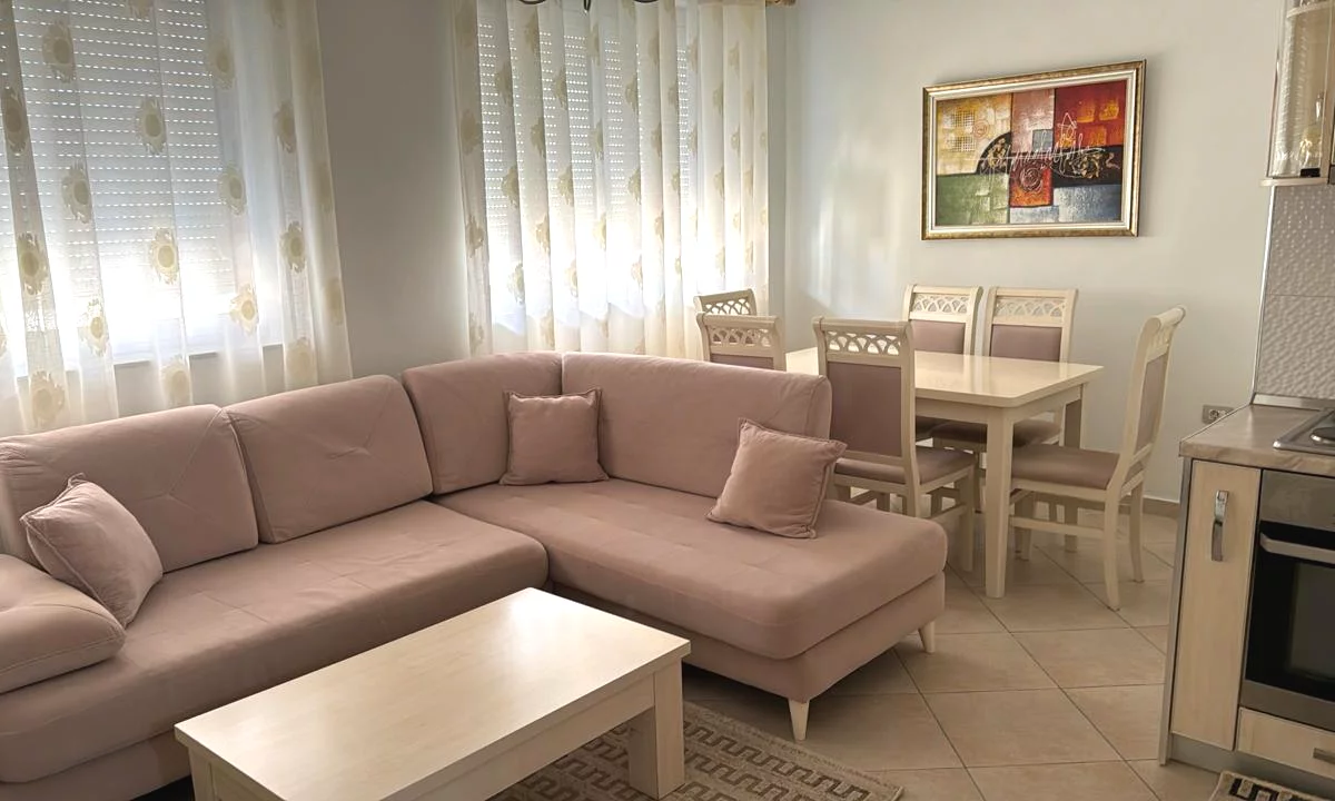 Shtepi me qera Apartament ne Tirane, 2+1, Mobilimi E mobiluar, Pagesa 60,000  Leke.