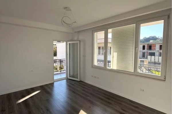 Shtepi me qera Vila Luksoze ne Tirane, 5+1, Mobilimi Bosh, pa mobiluar, Pagesa 4,200  Euro.