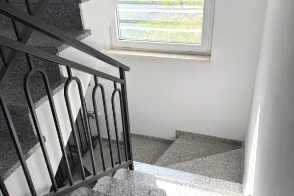 Shtepi me qera Vila Luksoze ne Tirane, 5+1, Mobilimi Bosh, pa mobiluar, Pagesa 4,200  Euro.